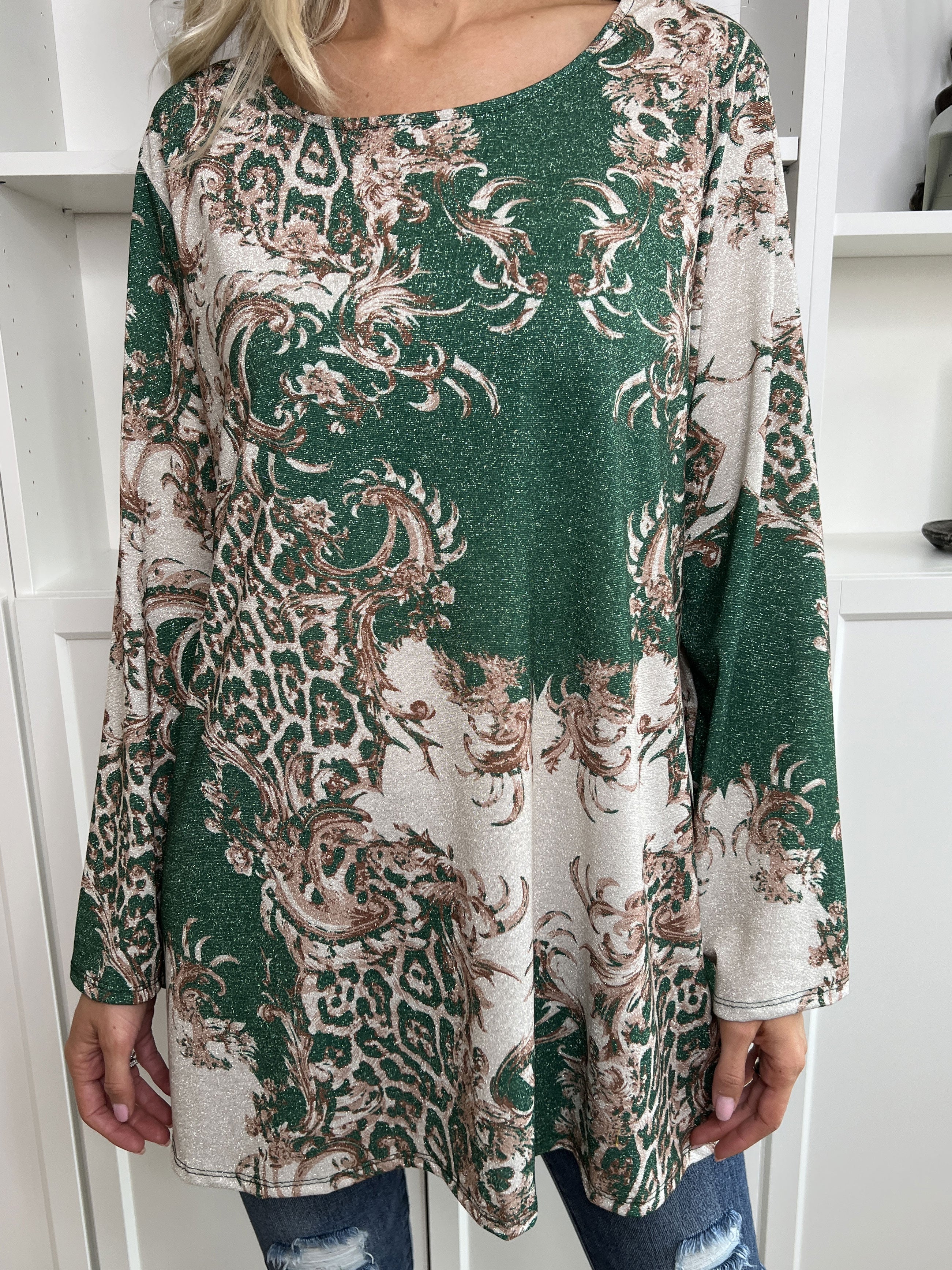 Paula - Glittrande blus med leopardmönster